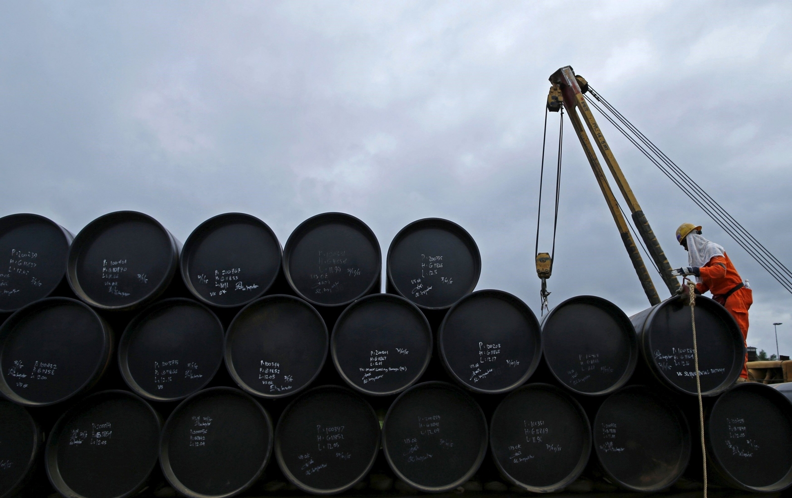 Giá dầu giảm mạnh tiếp tục giảm mạnh